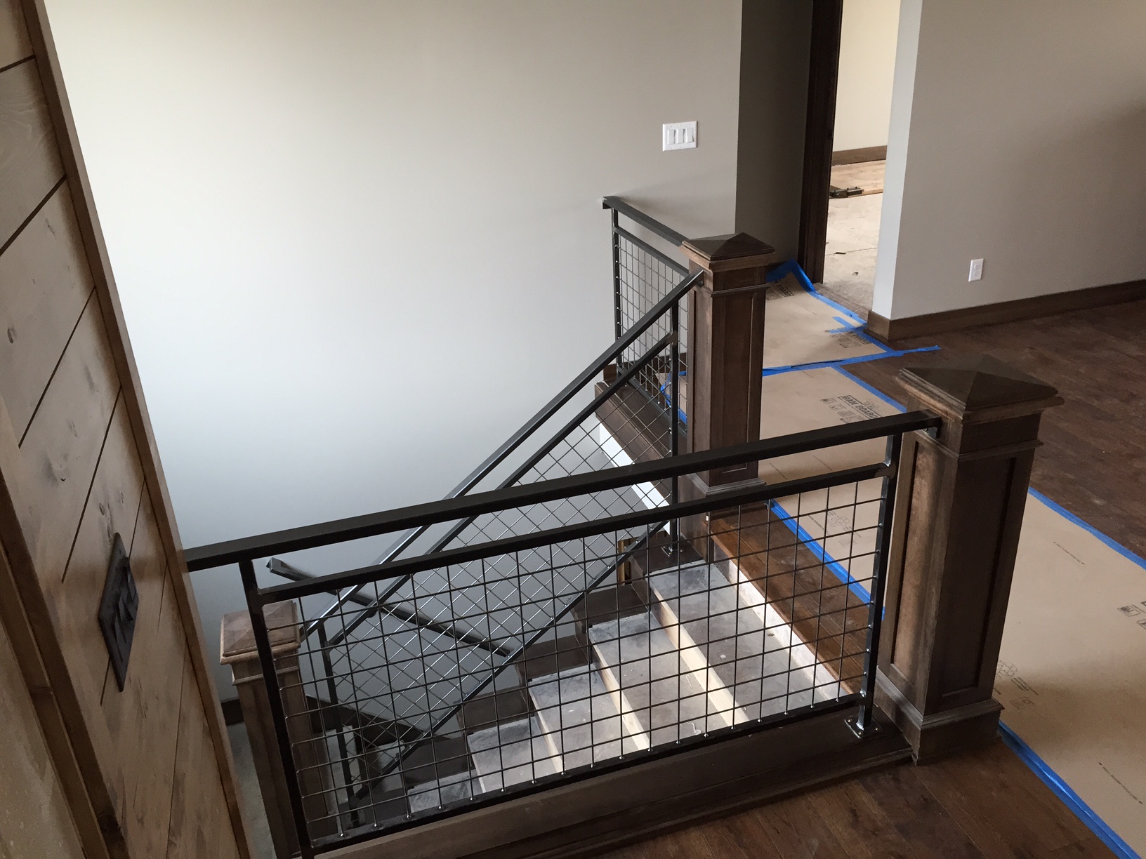 frampton_homes_des_moines_iowa_steel_mesh_railing_new_construction_custom_steel_stair_railing_fabrication_2015_2