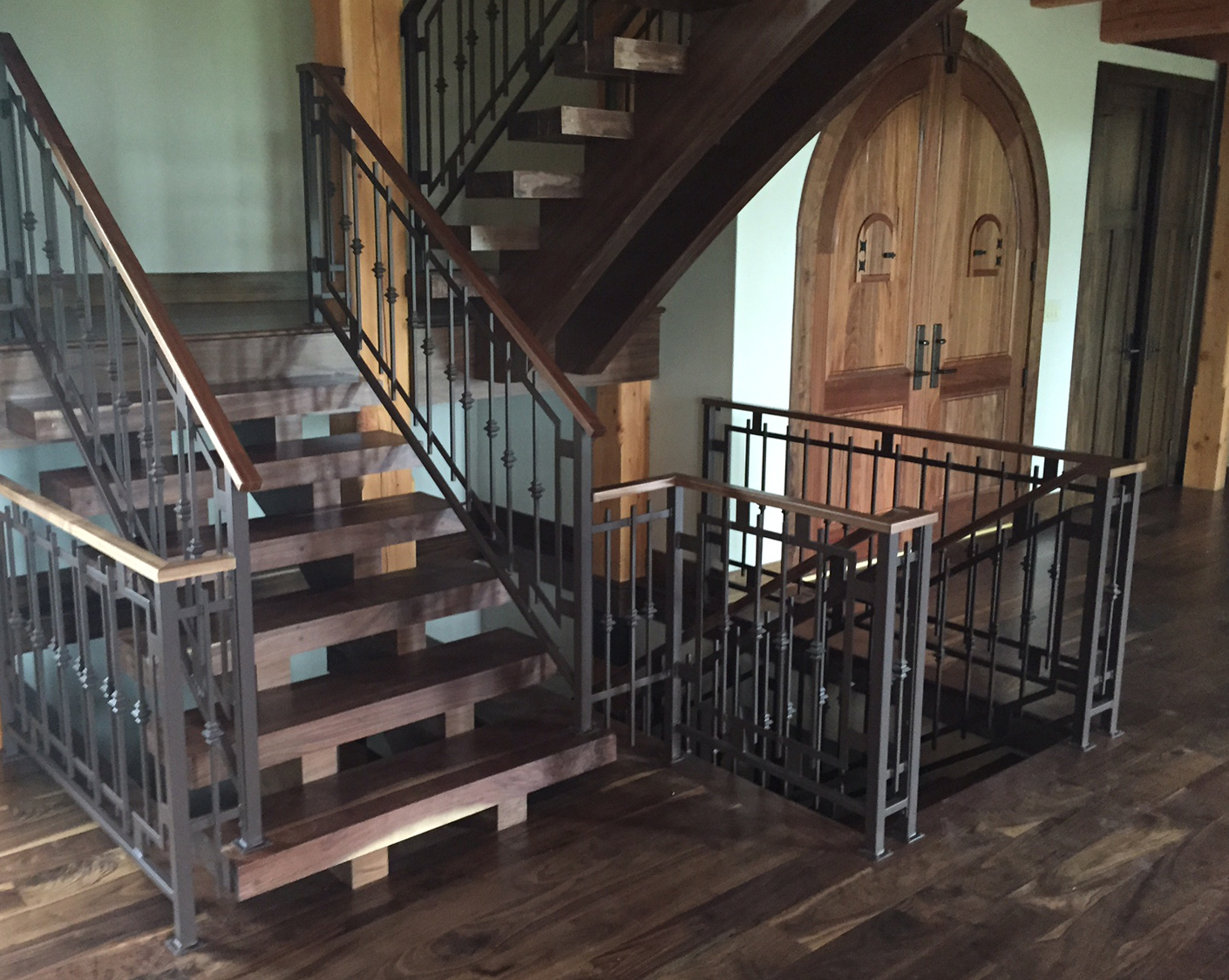 custom-steel-railing-stairway-modern-cabin-iowa-2015-2
